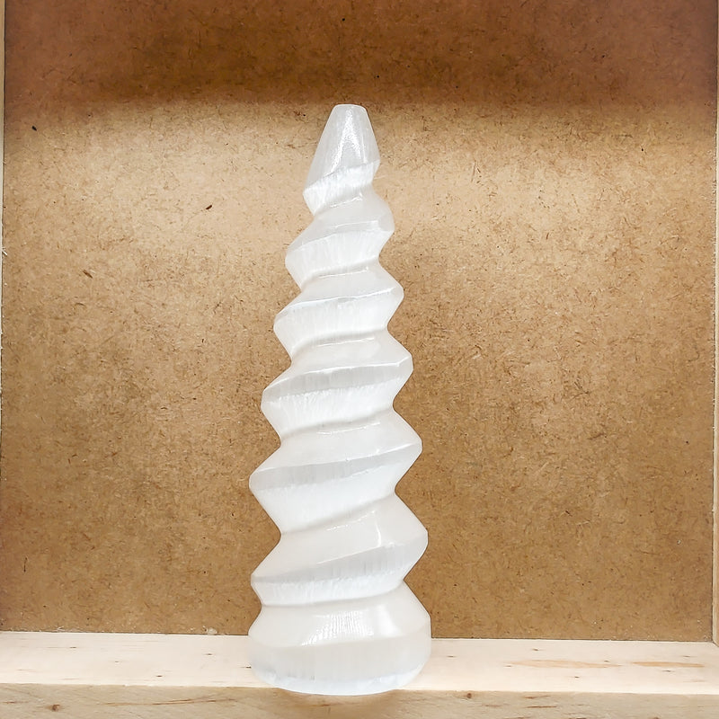 Torre Espiral de Selenita 156g - Astral zen