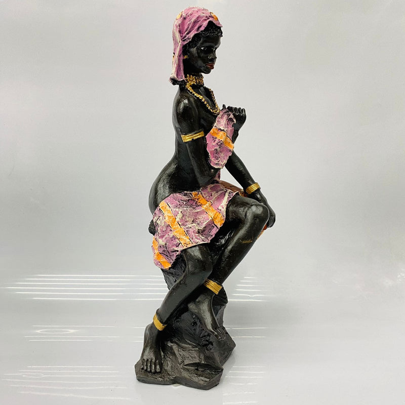 Estatueta Africana Sentada com Vaso