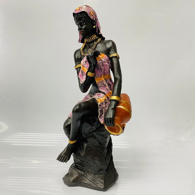 Estatueta Africana Sentada com Vaso